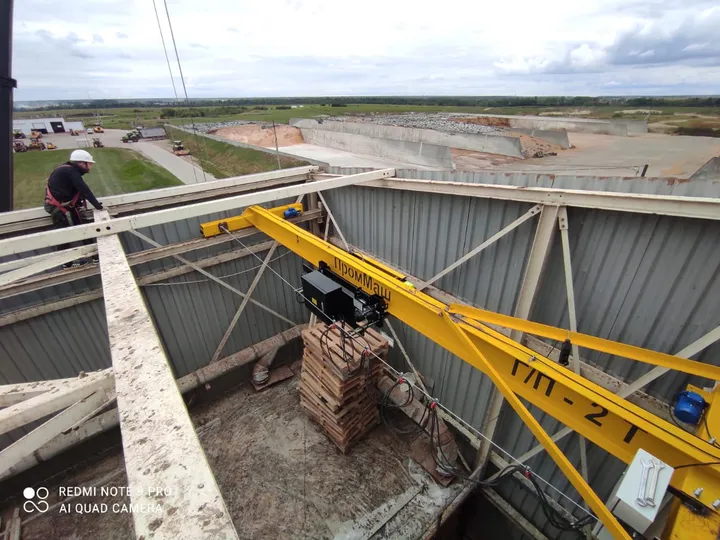 Опорный электрический однобалочный