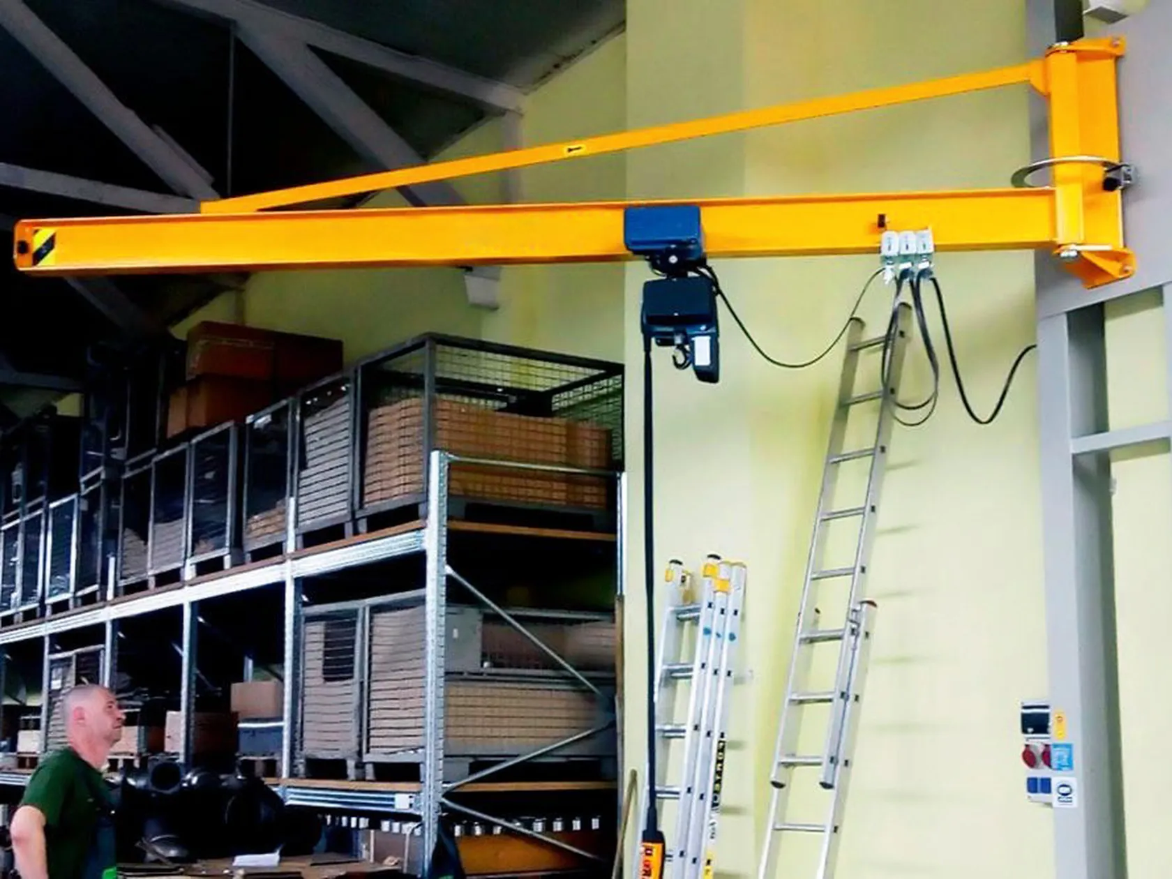 Настенный ручной 